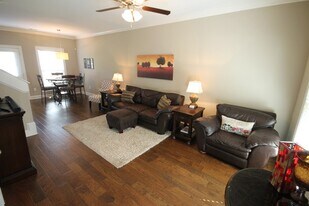 104 Robbins Cir, Unit 104 Robbins Cir. in Oxford, MS - Building Photo