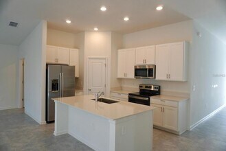 2051 Punch Bowl Ave in Davenport, FL - Foto de edificio - Building Photo