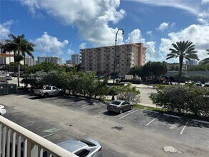 26 Diplomat Pkwy in Hallandale Beach, FL - Building Photo - Building Photo