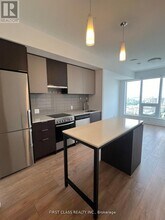 203 College St in Toronto, ON - Building Photo - Building Photo