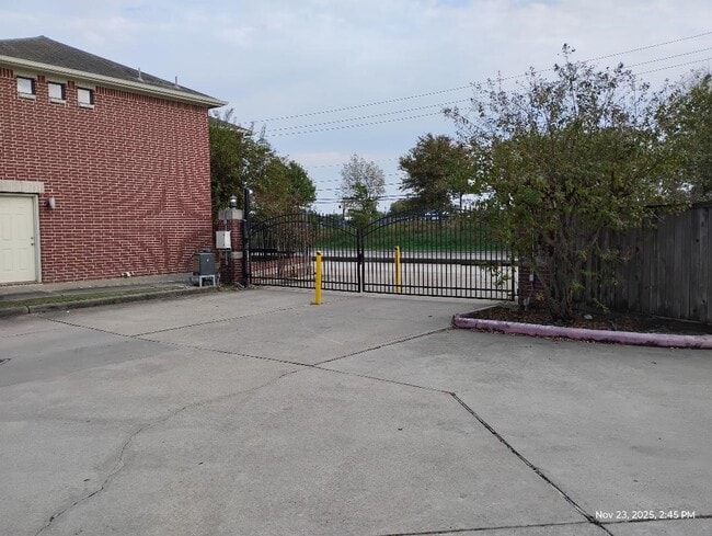 property at 5941 S Loop E