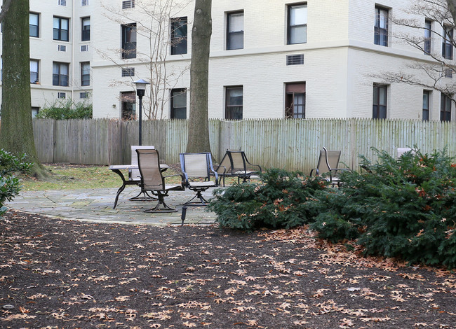 Cathedral Park Condominiums in Washington, DC - Foto de edificio - Building Photo