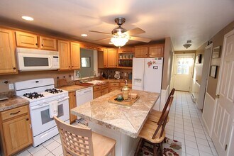 18 Great Hill Rd in Sandwich, MA - Building Photo - Building Photo