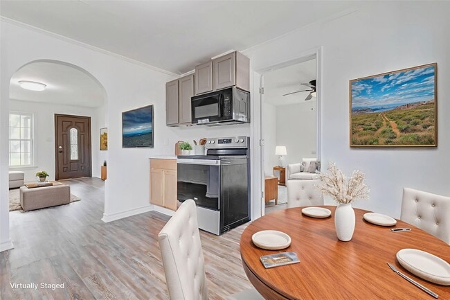 property at 607 N Speed St