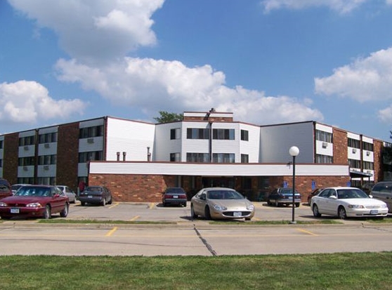 Mapleleaf Apartments in Mount Pleasant, IA - Building Photo