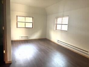 120 S Garden Ave in Gillett, WI - Foto de edificio - Building Photo