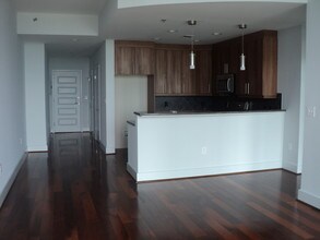 1080 Peachtree St NE, Unit 1705 in Atlanta, GA - Foto de edificio - Building Photo