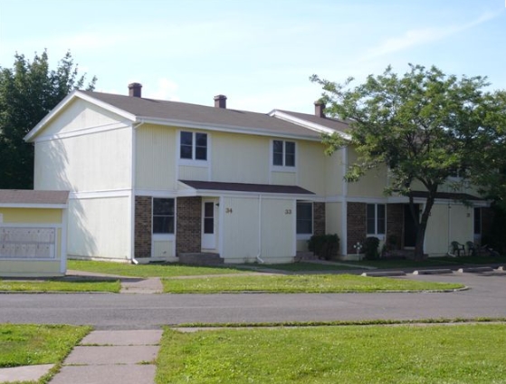 Woodland Way Townhouses in Superior, WI - Building Photo