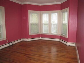 15 Howe St in Somerville, MA - Building Photo - Building Photo