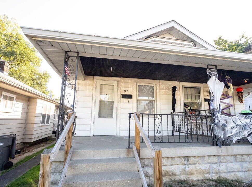 915 N Drexel Ave in Indianapolis, IN - Foto de edificio