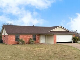 614 Circle Creek Dr, Unit 0910B in Hewitt, TX - Building Photo