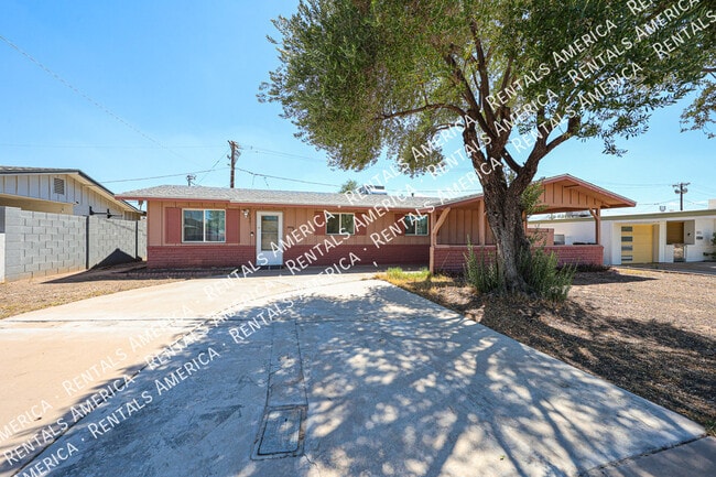 7901 E Kimsey Ln in Scottsdale, AZ - Building Photo - Building Photo