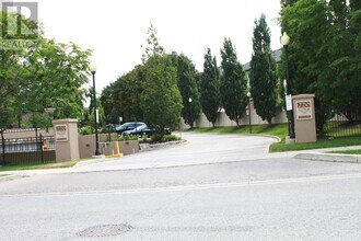 220 Forum Dr in Mississauga, ON - Building Photo - Building Photo