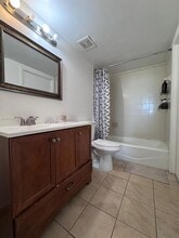 1470 NE 123rd St in North Miami, FL - Foto de edificio - Building Photo