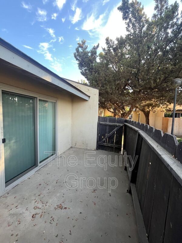 1324 W Elowin Ave in Visalia, CA - Building Photo - Building Photo