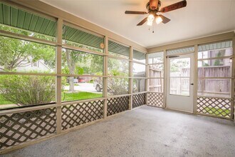 1005 Rosepoint Dr in Houston, TX - Building Photo - Building Photo