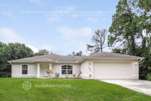 8325 Scanlon Ave in North Port, FL - Building Photo