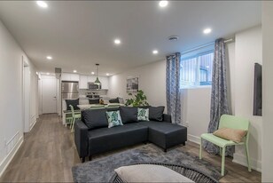 150 Meadowlands Dr W in Ottawa, ON - Building Photo