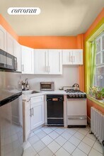 27 Commerce St in New York, NY - Building Photo - Building Photo