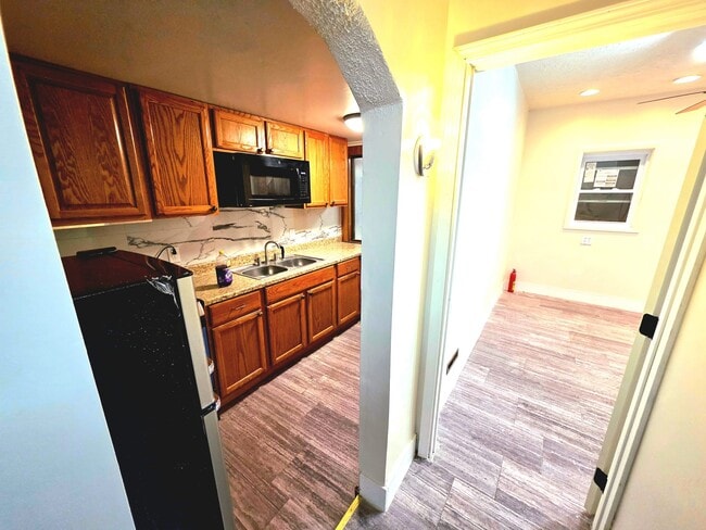 2229 Brewerton Rd, Unit 1 in Syracuse, NY - Building Photo - Building Photo