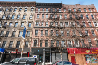 Avenue B East Village in New York, NY - Foto de edificio - Primary Photo