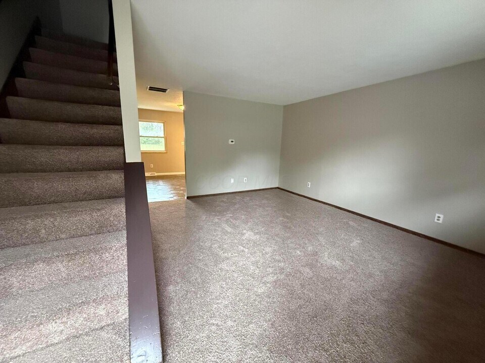 53 Neil St in Delaware, OH - Building Photo