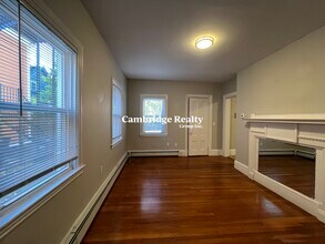 64 Dana St, Unit E in Cambridge, MA - Building Photo - Building Photo