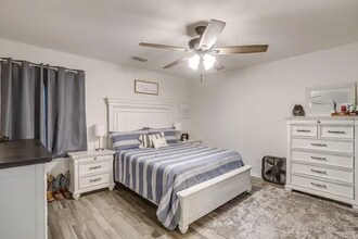 609 E Willingham St in Cleburne, TX - Foto de edificio - Building Photo