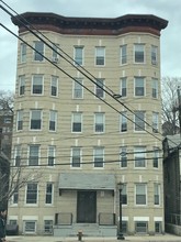 136 Mclean Ave in Yonkers, NY - Building Photo - Building Photo