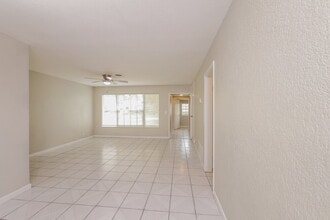 6210 NW 13th St in Sunrise, FL - Building Photo - Building Photo
