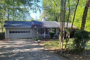2489 Forest Dale Dr in Dacula, GA - Building Photo