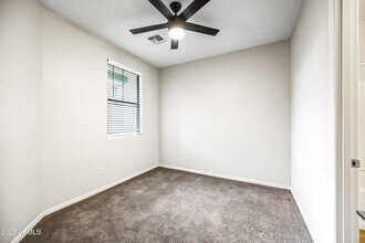 2090 S Dorsey Ln in Tempe, AZ - Building Photo - Building Photo