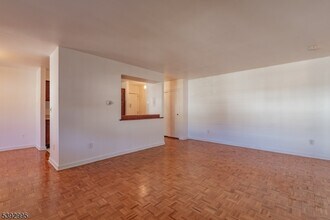 135 S Maple Ave in Ridgewood, NJ - Building Photo - Building Photo