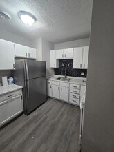 2358 Putnam St, Unit 1 Lower in Toledo, OH - Building Photo - Building Photo