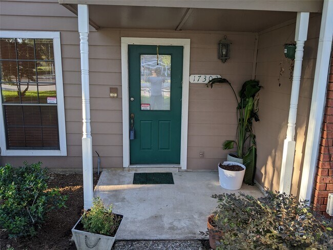 17303 Saturn Ln in Houston, TX - Building Photo - Building Photo