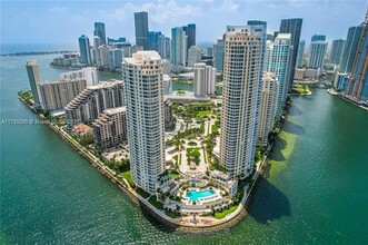 848 Brickell Key Dr, Unit 1903 in Miami, FL - Foto de edificio - Building Photo