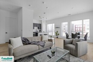 650 E Sycamore St in Denton, TX - Building Photo