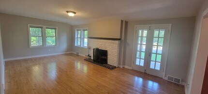 19101 Delton Ave in Minnetonka, MN - Building Photo - Building Photo