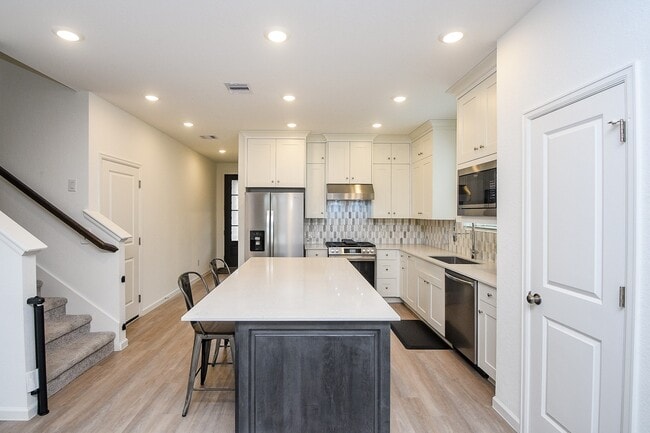 28722 Mount Bonnell Dr