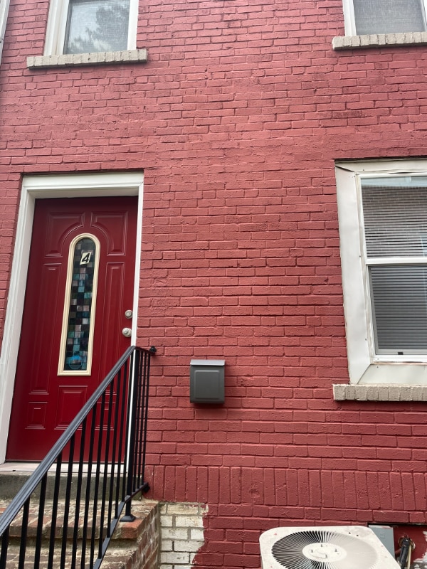 90 E 8th Ave