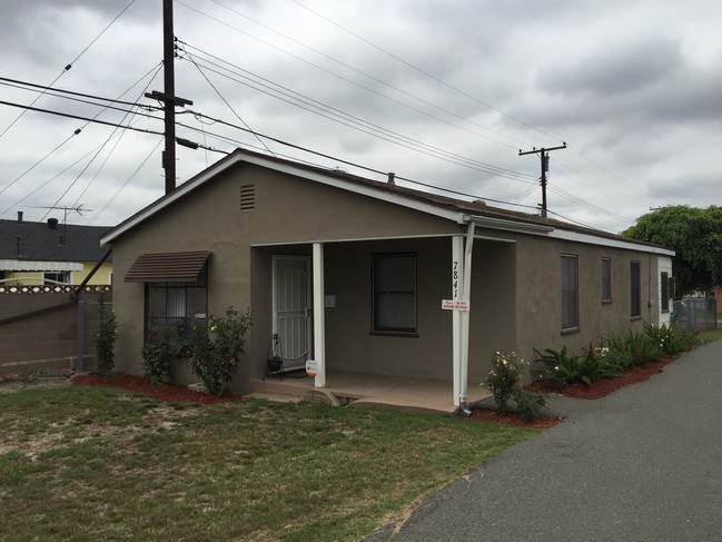 7841 Western Ave in Buena Park, CA - Foto de edificio - Building Photo