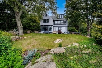 8 Killams Point Rd in Branford, CT - Building Photo - Building Photo