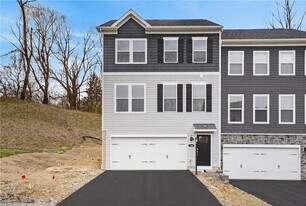 704 Olivia St in Crafton, PA - Building Photo