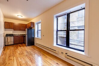 822 W Cornelia Ave in Chicago, IL - Foto de edificio - Building Photo