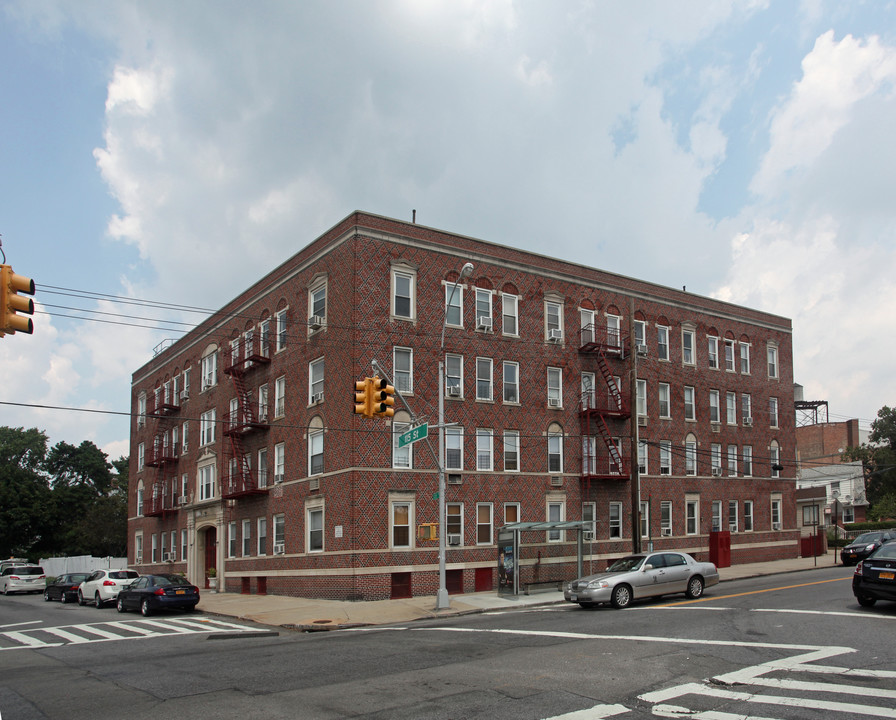 Elaine Covrt in Richmond Hill, NY - Building Photo