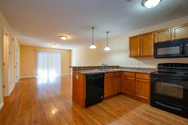 BlackBranch Apartments in Cecilia, KY - Foto de edificio - Building Photo