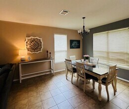 1121 Hyde Park Dr in Round Rock, TX - Building Photo - Building Photo