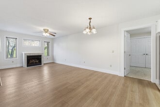 1921 Ty Way Xing, Unit B in Harrisonburg, VA - Foto de edificio - Building Photo