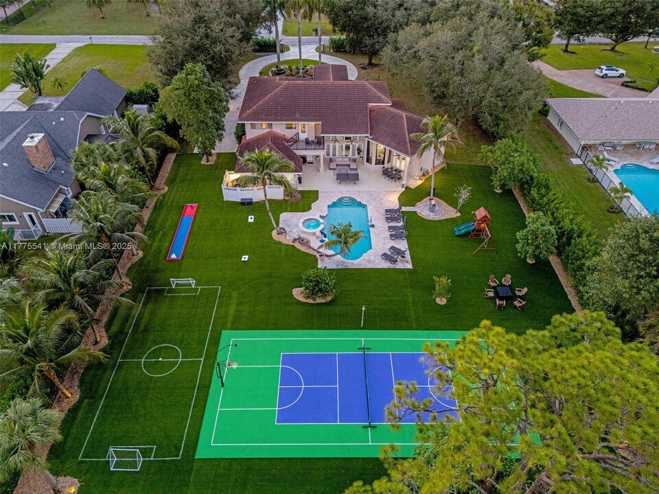 6114 NW 74th Terrace in Parkland, FL - Building Photo