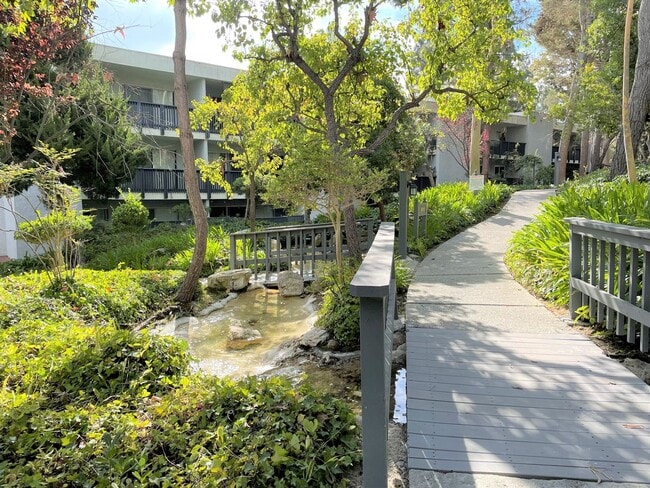 3602 W Estates Ln in Rolling Hills Estates, CA - Building Photo - Building Photo